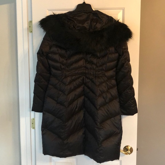 T Tahari Black Puffer Coat with Fur Trim - Picture 3 of 4